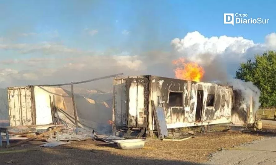 Incendio consume contenedores en sector rural de San Pablo
