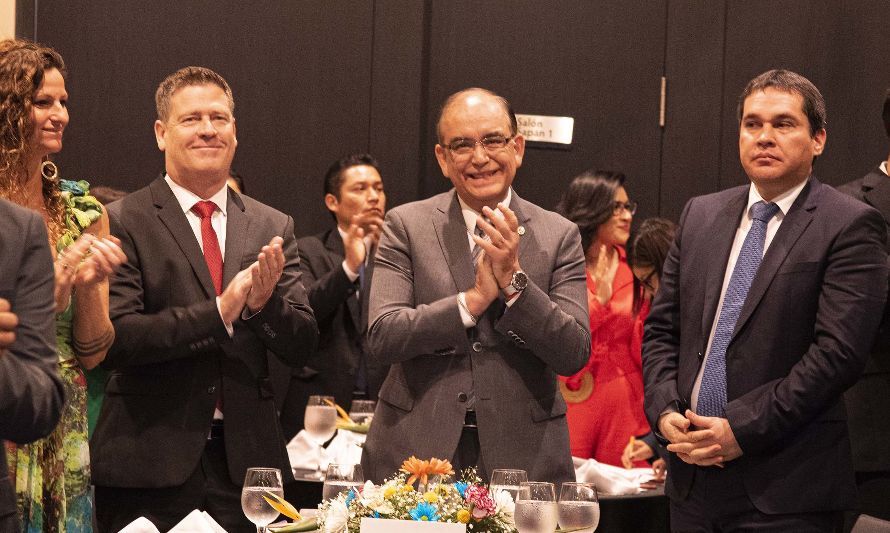 Emeterio Carrillo recibe premio en Colombia como “alcalde solidario e incluyente”