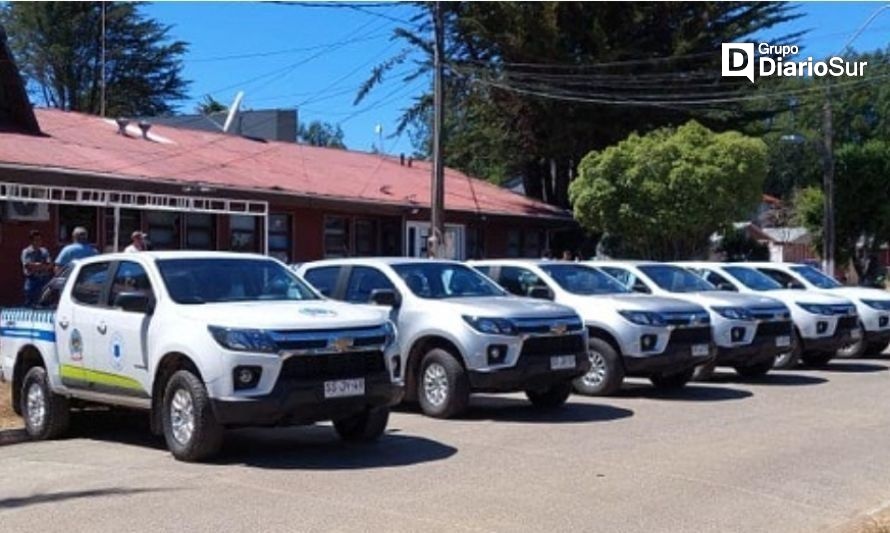 Entregan nuevas camionetas municipales en San Juan de la Costa