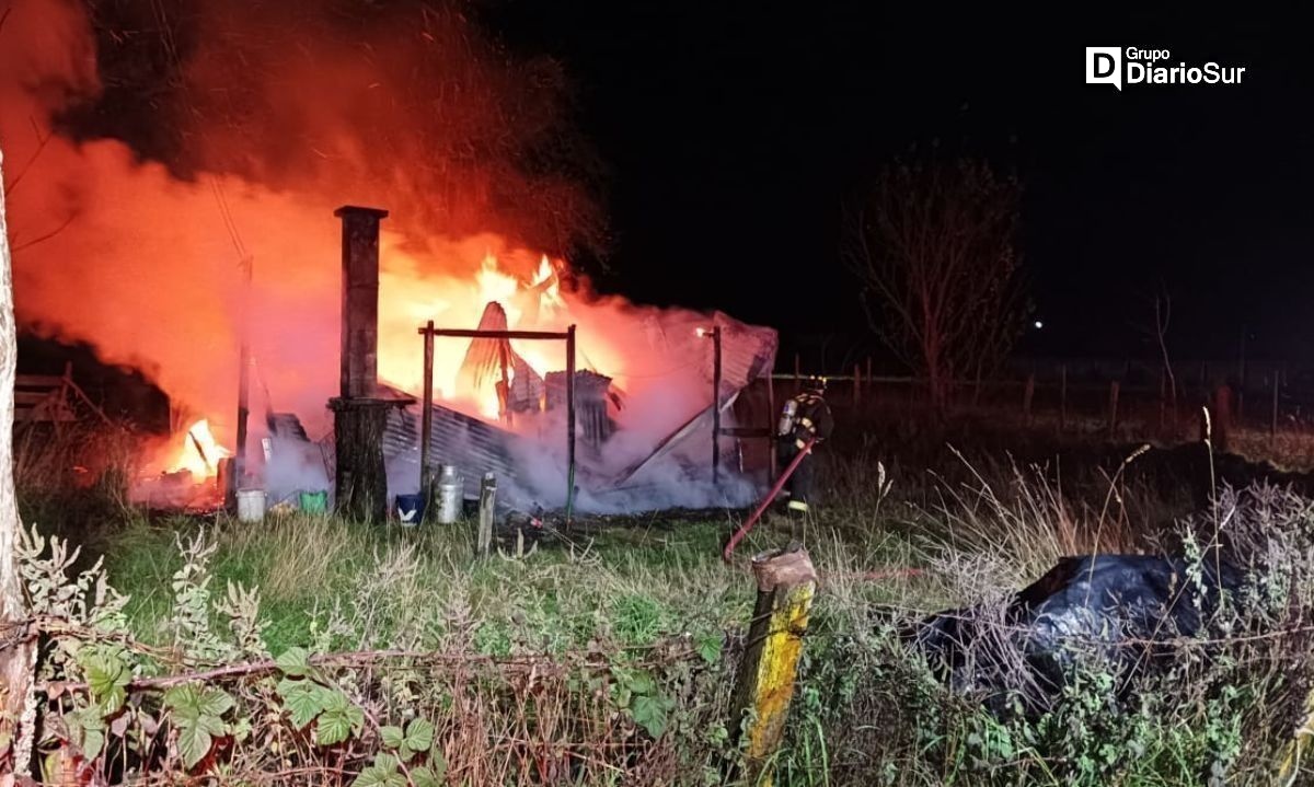 Incendio consume vivienda en Osorno