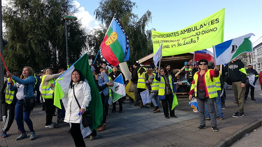 Vendedores ambulantes marcharon en Puerto Montt: Exigen mesa de trabajo con Municipio