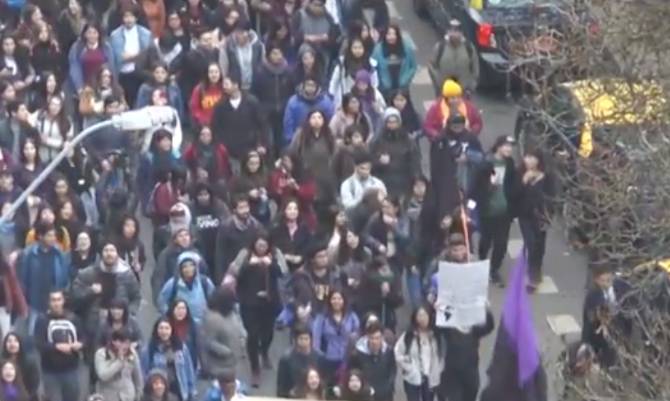 Alumnos de la ULA en Osorno marcharon exigiendo una educación NO sexista.