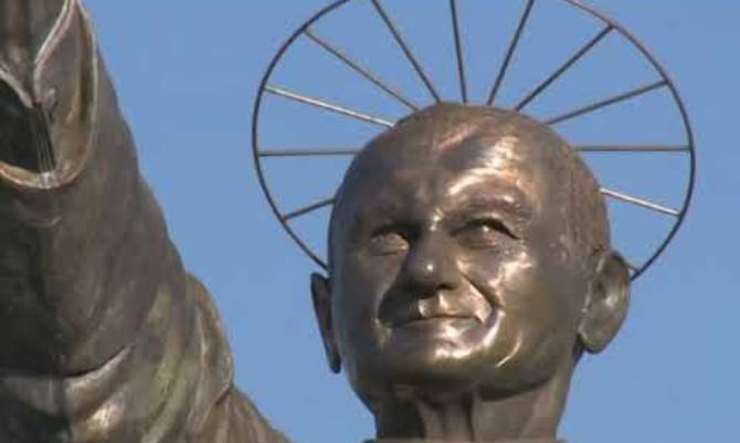 Piden una estatua de Juan Pablo II 