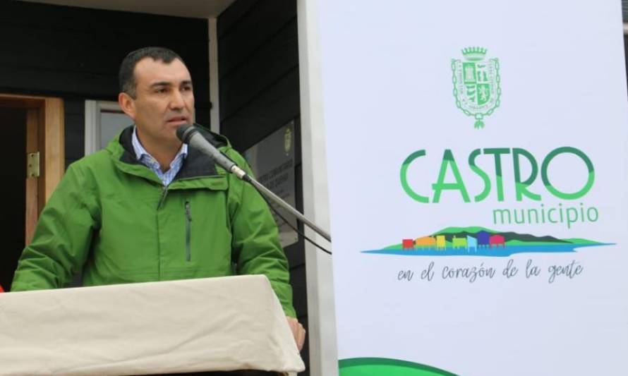 Alcalde Juan Eduardo Vera inauguró delegación municipal de las islas Quehui y Chelín