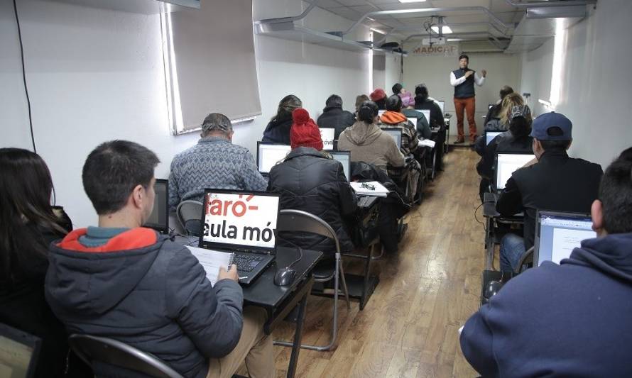 Vecinos de Ancud y Castro se podrán certificar en alfabetización digital 