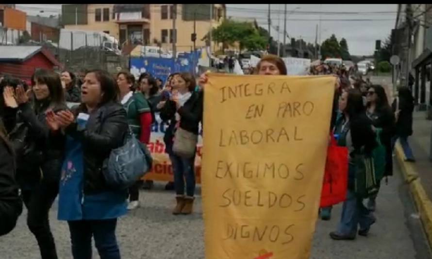 Puerto Montt: Nuevamente marchan por las calles funcionarios de Integra que se encuentran en paro indefinido