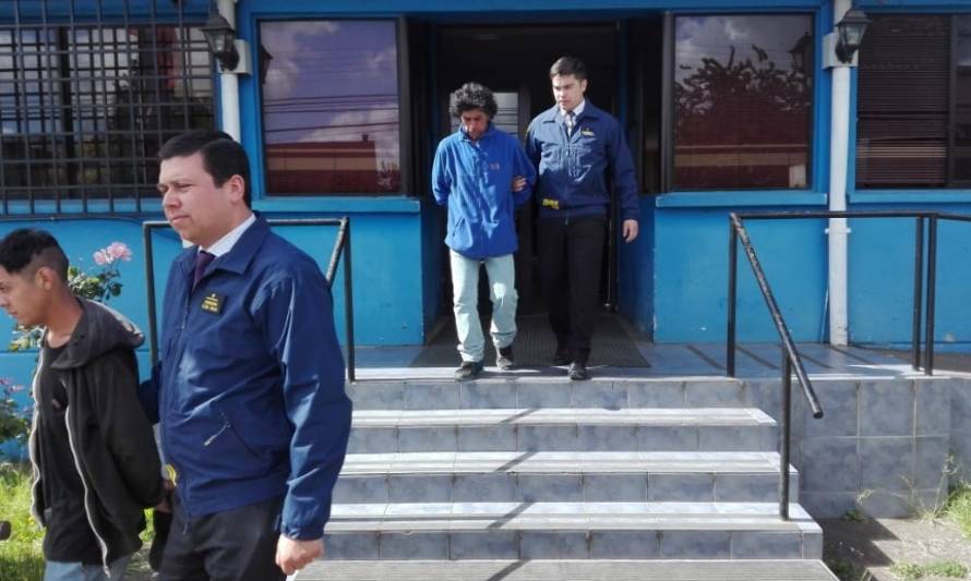Padrastro e hijastro detenidos por muerte de joven  en Rahue Alto