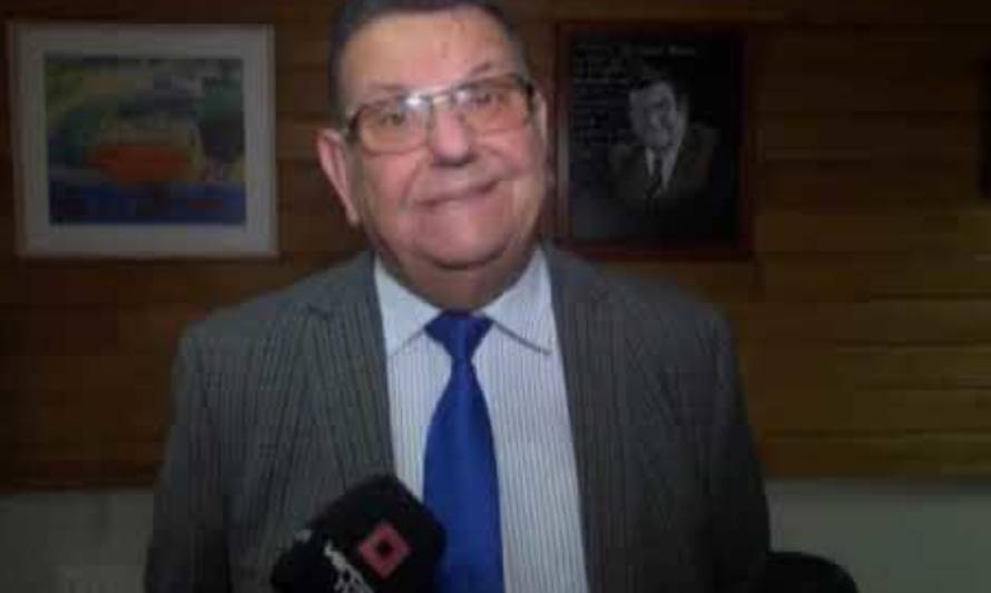 Senador Quinteros critica a gobierno por retraso en elección de gobernadores regionales
