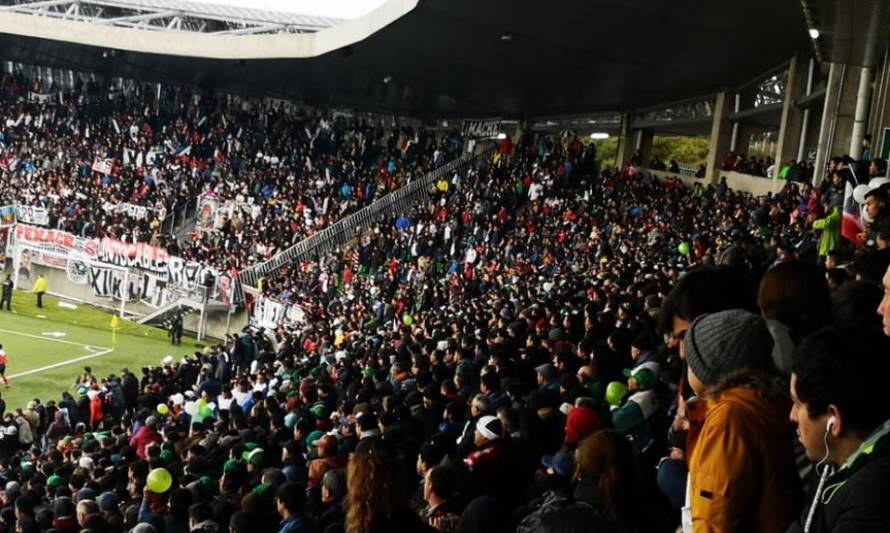 Ante un lleno total en el estadio Chinquihue, Puerto Montt gana por 2 a 0 a Colo Colo por la Copa Chile.