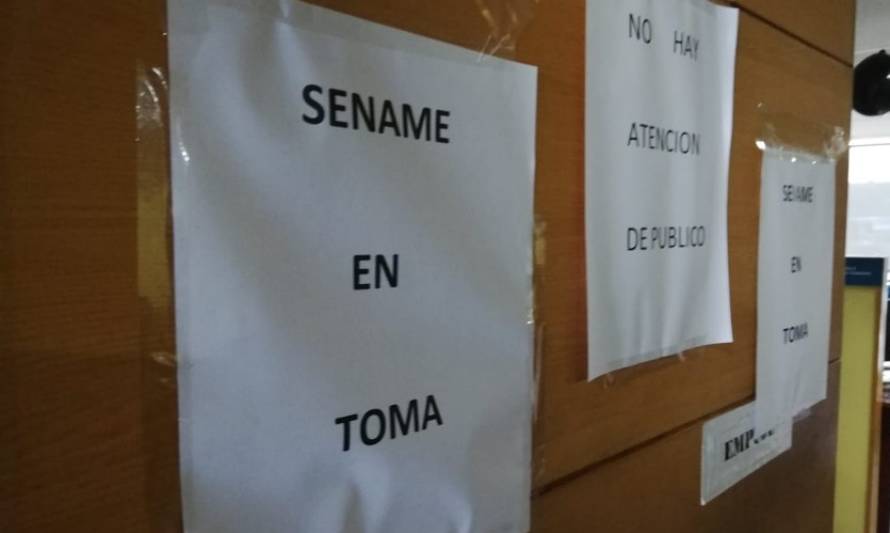 Funcionarios de Sename se tomaron las oficinas