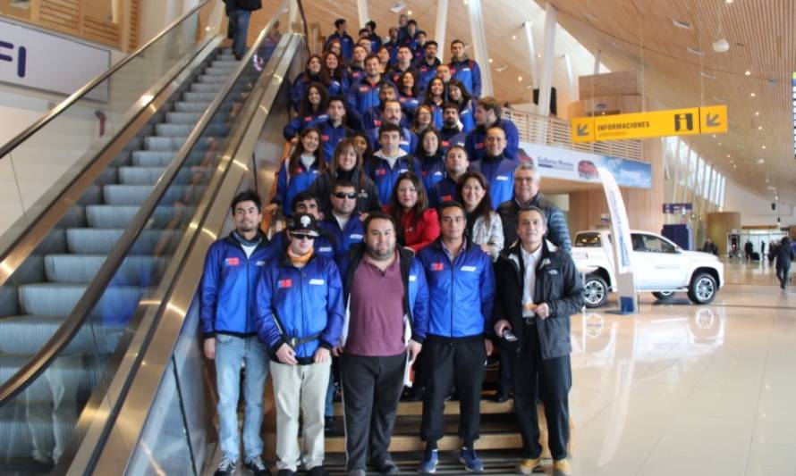 Autoridades desearon éxito a jóvenes que viajaron a Juegos Nacionales y Paranacionales en Santiago