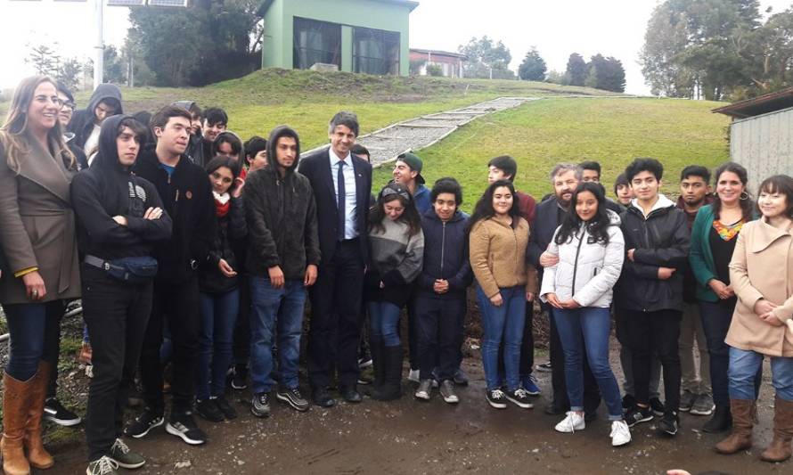 Ministro de Ciencia, Tecnología, Conocimiento e Innovación visitó sede UACh en Puerto Montt