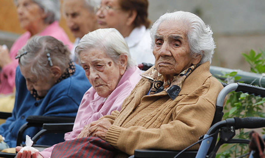 Ley busca declarar “indignos de heredar” a quienes maltraten o abandonen a adultos mayores