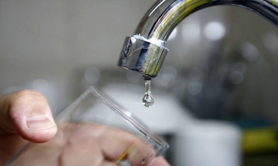 Osorno: Intendente confirmó presencia de combustible en agua potable debido a “error humano”