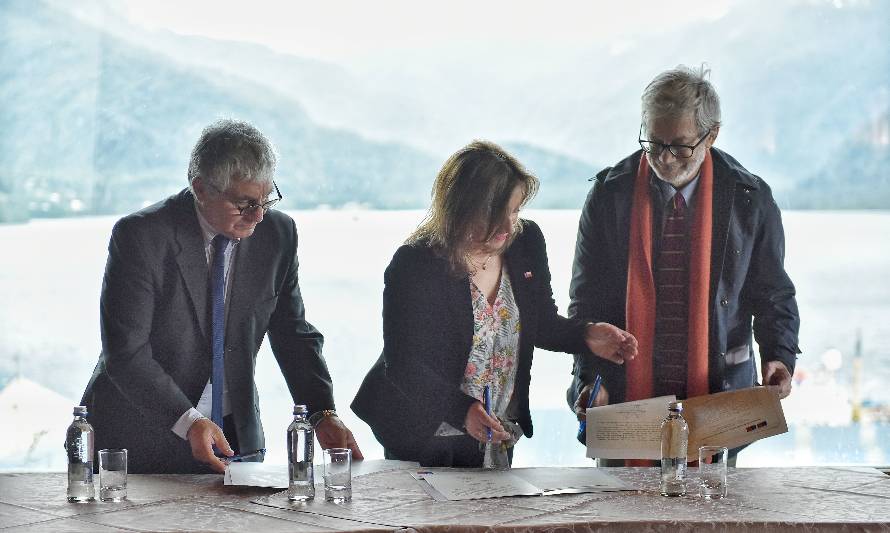 Gobierno firma acuerdo con industria salmonera para potenciar impacto productivo en el territorio de Aysén
