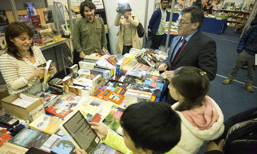 20 mil personas visitaron Feria del Libro de Puerto Montt