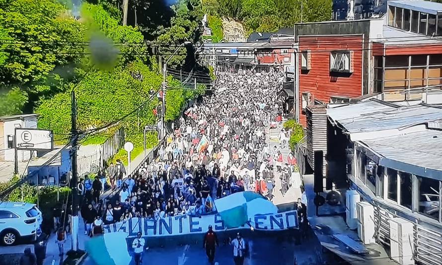 Puerto Montt y Osorno en Estado de Emergencia: Masivas marchas y saqueos marcaron la tercera jornada