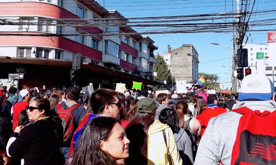 Osorninos se sumaron a jornada de protesta con marcha y cacerolazos 