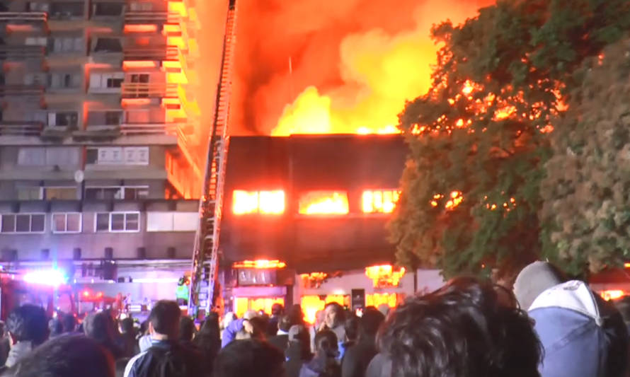 Según fiscalía habría intencionalidad en incendio que destruyó varios locales en Osorno