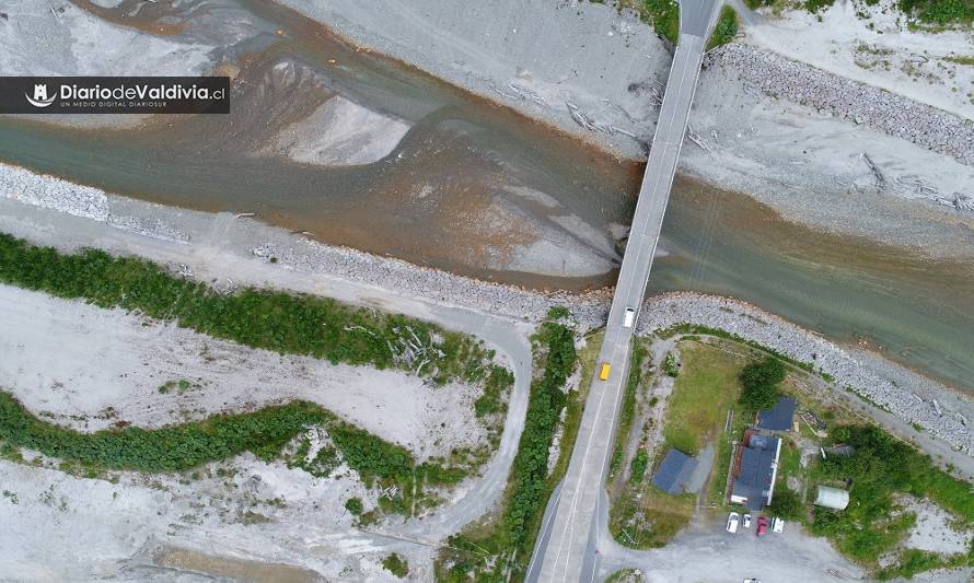 El río Blanco y el puente Carretera Austral en Chaitén aún constituyen un riesgo de inundación para los habitantes de la localidad