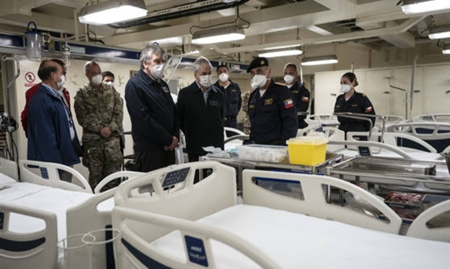 Jefe de Estado supervisa buque que refuerza red de salud en Talcahuano ante pandemia de Covid-19