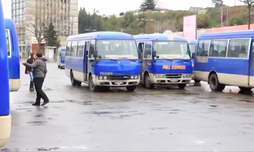 Por Covid-19 limitan la cantidad de pasajeros que pueden transportar minibuses 