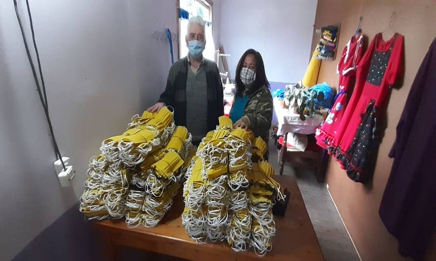 Costurera de Cochamó elabora más de cuatro mil mascarillas para enfrentar pandemia

