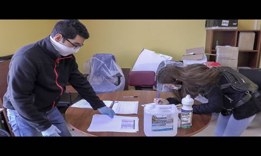 Colegios municipales de Puerto Montt reciben insumos para sanitización de los recintos
