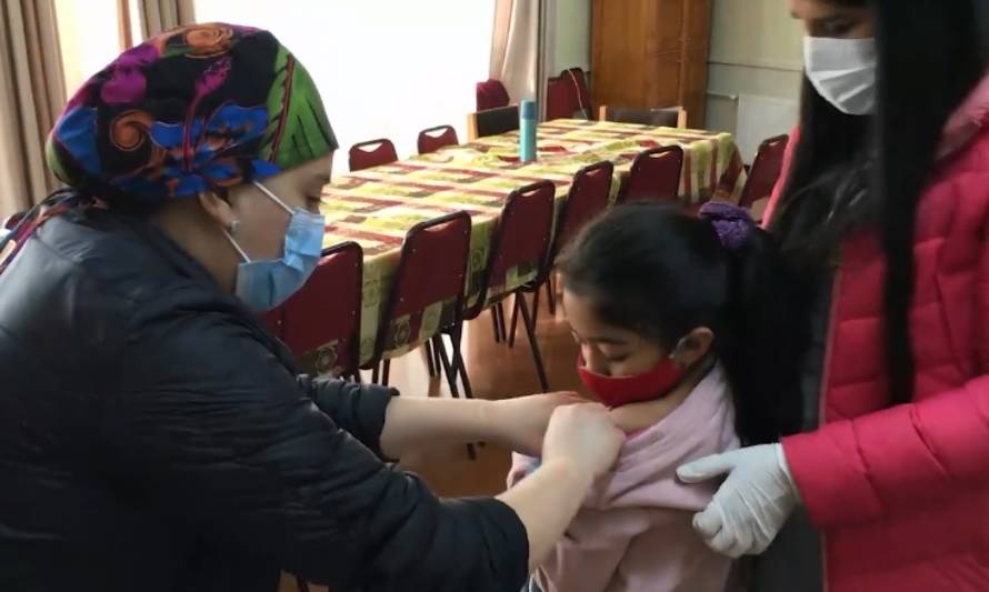 Daem y salud municipal refuerzan vacunación en establecimientos de Osorno