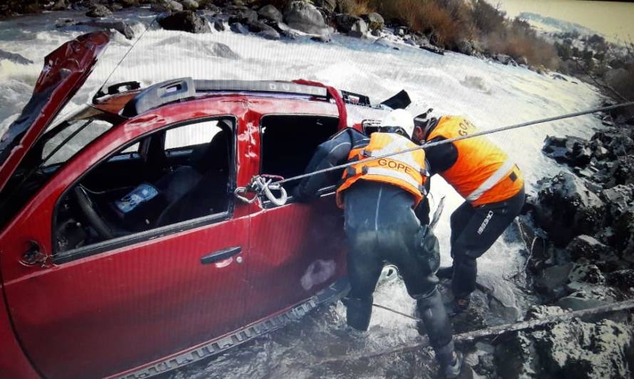 Carabinero relató dramático rescate de pequeña de 7 años desde automóvil sumergido en Aysén 