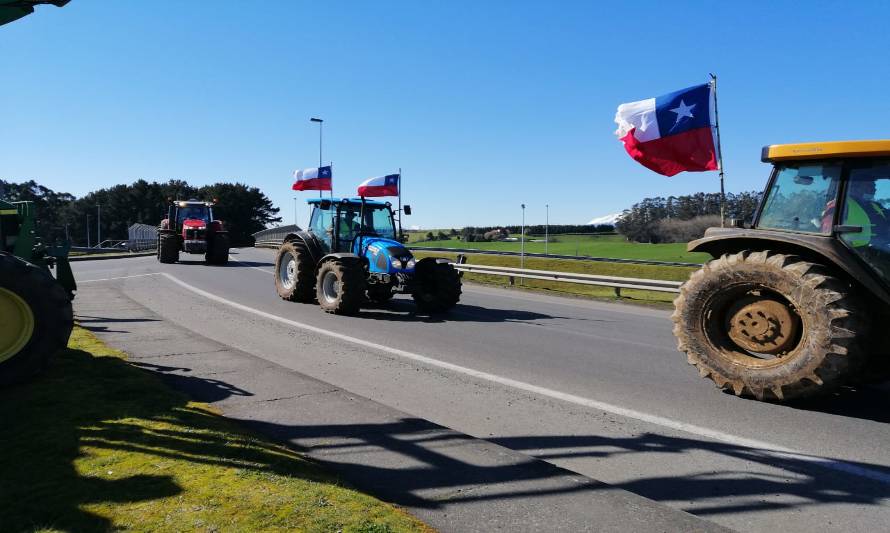  Agricultores manifiestan apoyo a movilización de camioneros