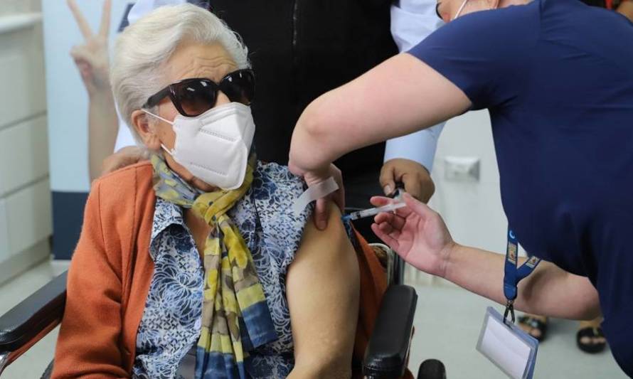Adultos mayores no necesitarán permiso de desplazamiento para vacunarse en zonas de cuarentena