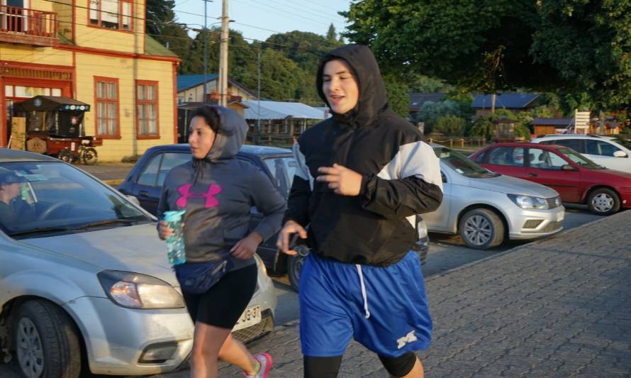 Frutillarinos hacen actividad física junto al lago Llanquihue