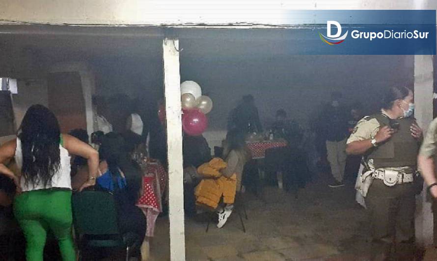 Ancud: En espera de citación al tribunal se encuentran 18 detenidos en fiesta clandestina