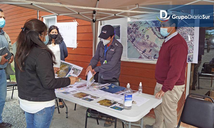 Vecinos de Puyehue se informan sobre futura planta de tratamiento de aguas servidas 