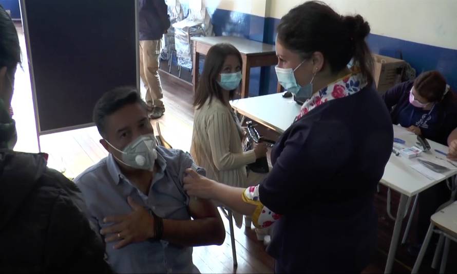 Avanza en Osorno la vacunación de los trabajadores de la Educación