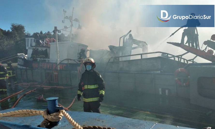 Incendio afectó a embarcación que navegaba en el Canal Dalcahue