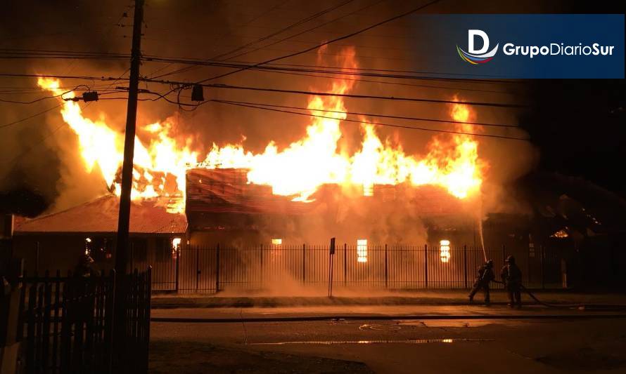 Incendio destruyó gimnasio de colegio en Purranque