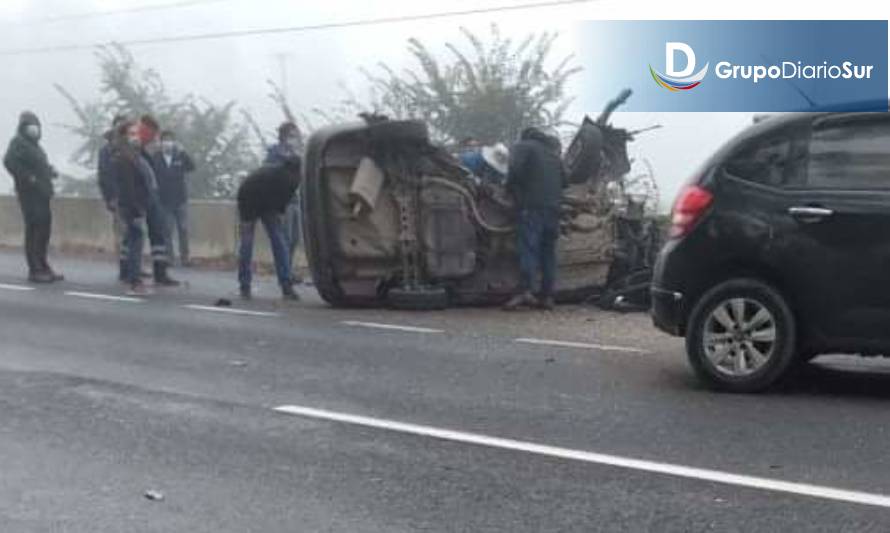 Violenta colisión deja al menos 4 lesionados en ruta Osorno-Entre Lagos