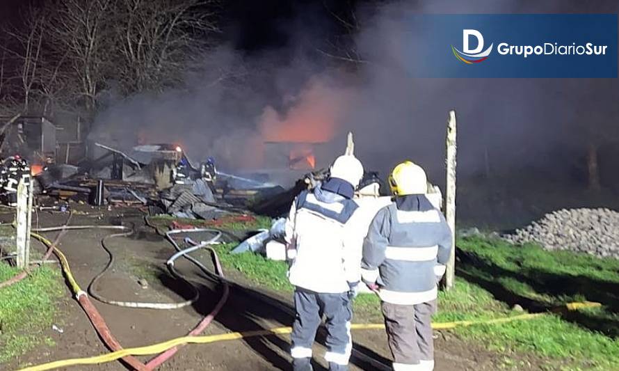 Incendio consumió vivienda en Puerto Octay