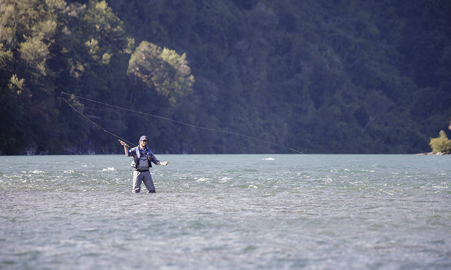 Congreso despacha proyecto que endurece sanciones por pesca ilegal en ríos y lagos