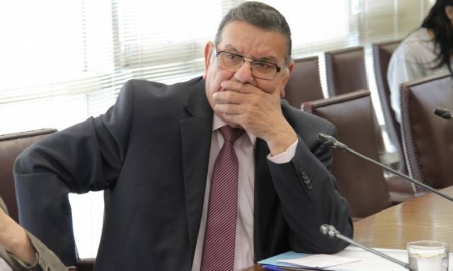 Senador Quinteros rechaza idea de extender toque de queda
