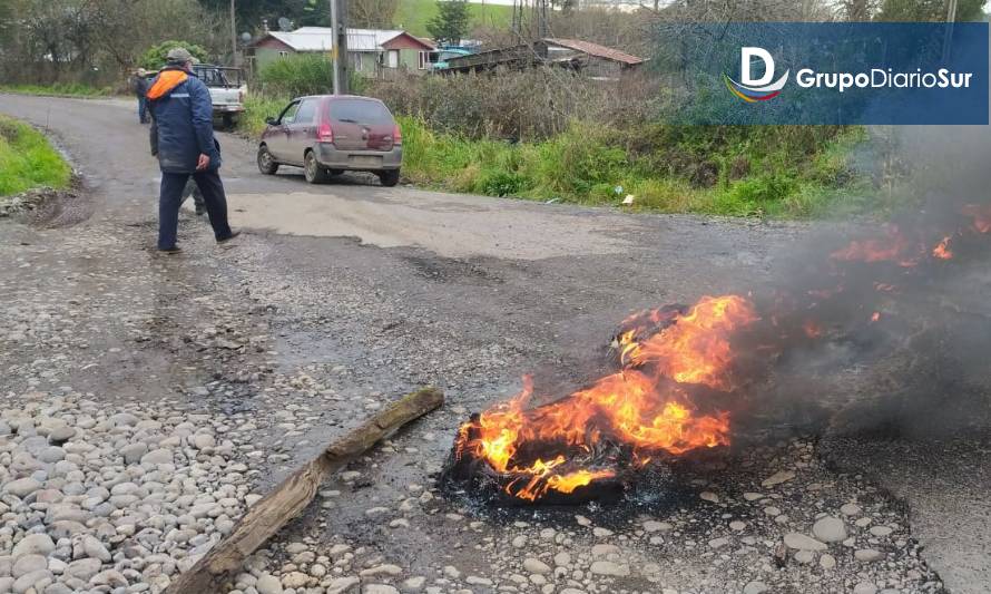 Vecinos se tomaron la ruta en sector Las Quemas en Osorno