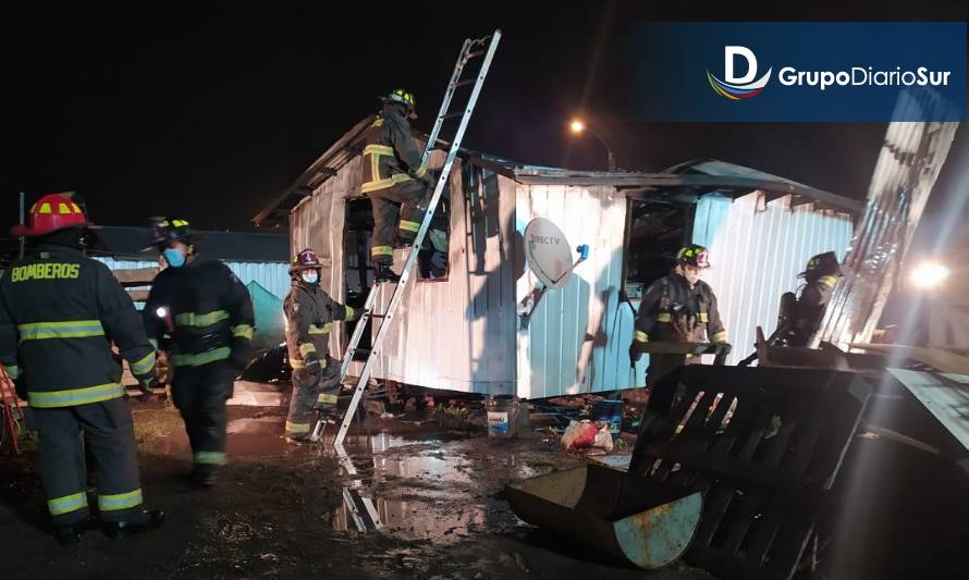 Incendio consumió casa de material ligero en campamento de Osorno