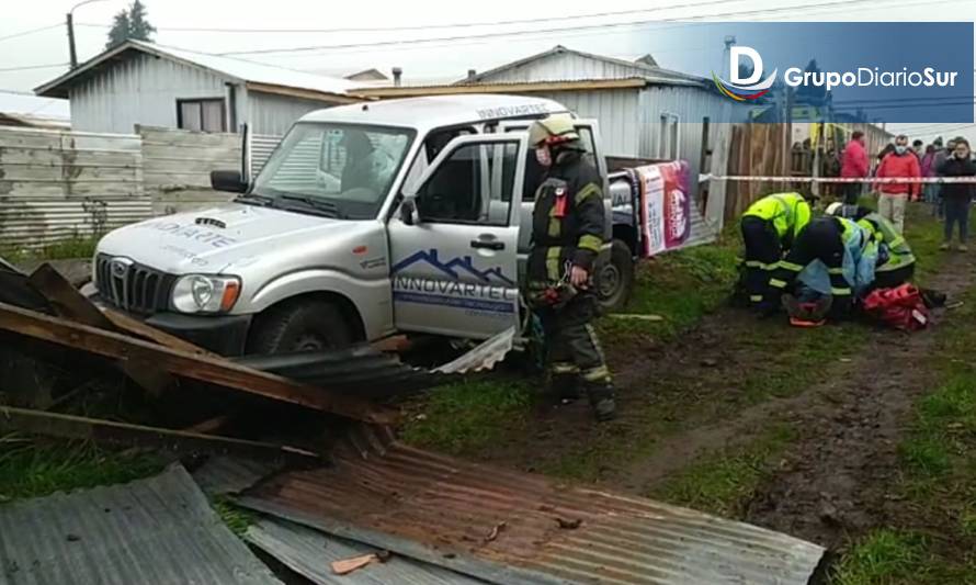 Una persona resultó herida tras choque de camioneta con un cerco 