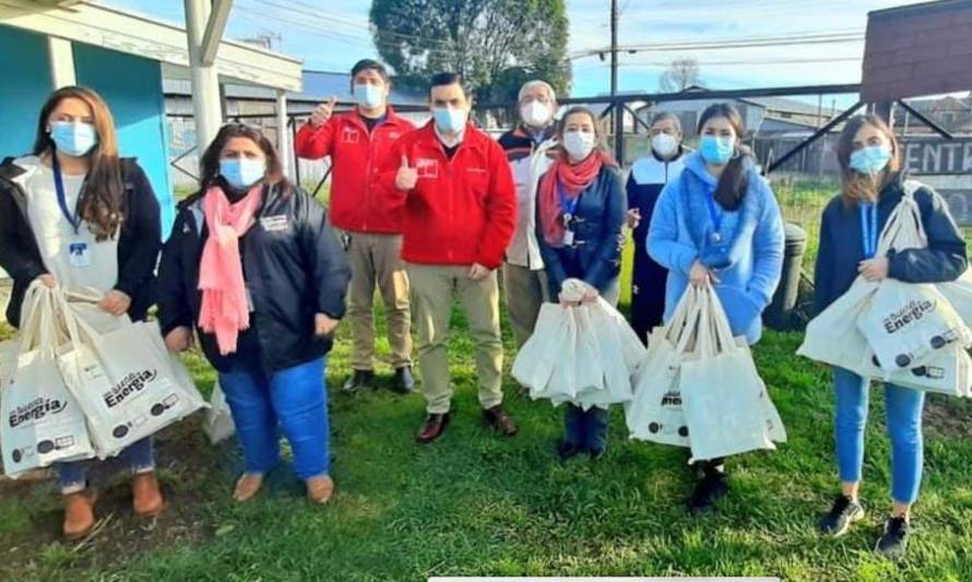 Entregan kits de eficiencia energética a los adultos mayores de Osorno