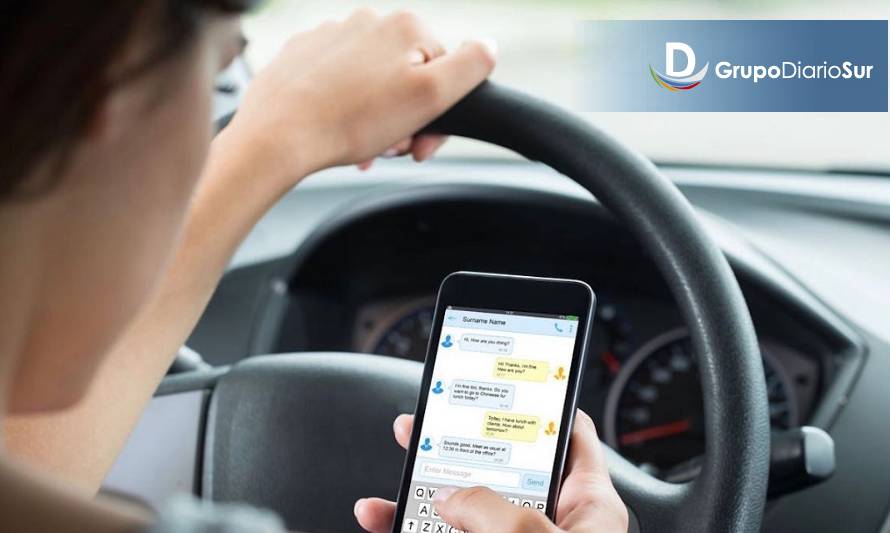 Atención: Conducir manipulando el celular tendrá fuerte multa