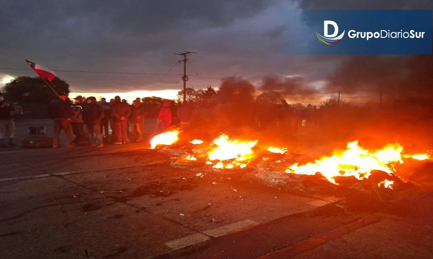No más Terror: Agricultores realizan barricada en Ruta 5 Sur en Máfil