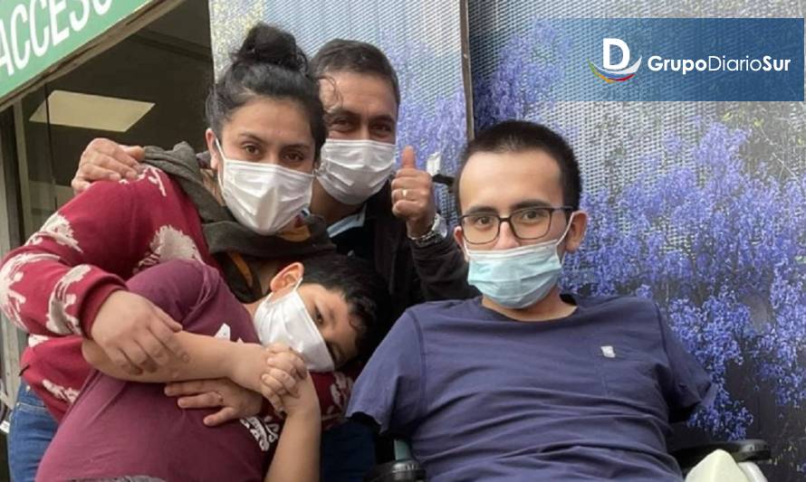 Joven que perdió sus brazos inicia nueva vida junto a su familia