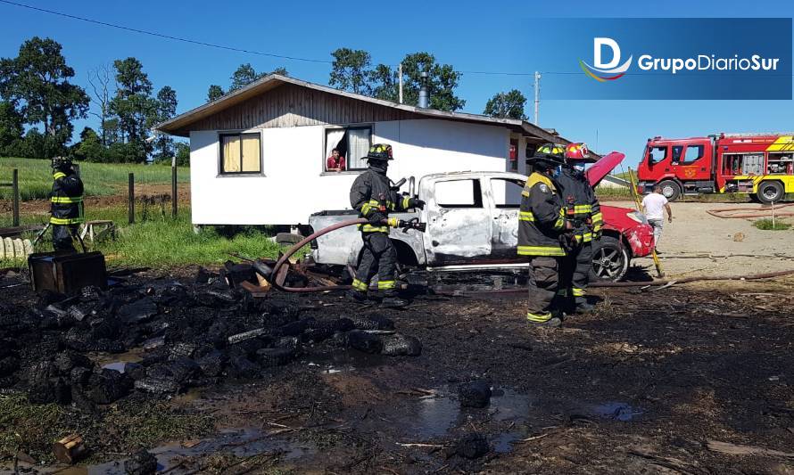 Una bodega y una camioneta destruidas en incendio en sector rural de Osorno